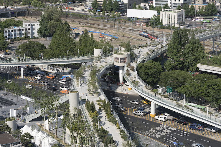 Изоставена магистрала е превърната в пешеходна зона с 24 000 растения