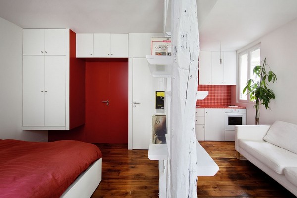 Чаровен малък апартамент в Париж с червено-бял интериор