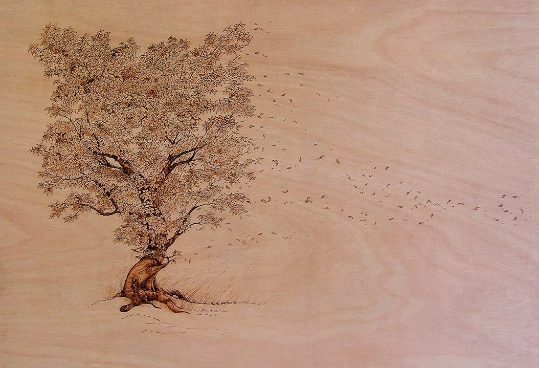 Детайлни рисунки върху парче дърво