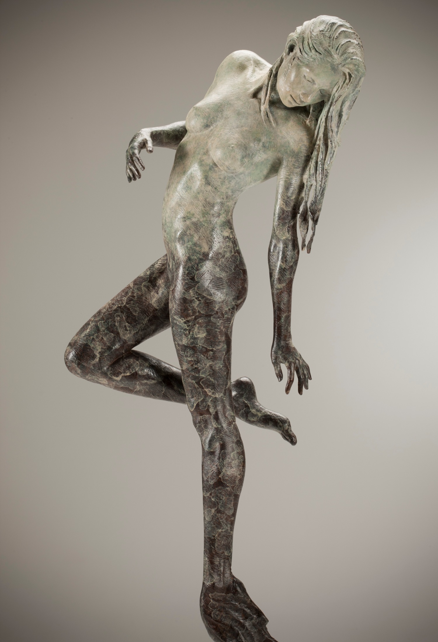 Изящни скулптури, които пресъздават женската грация