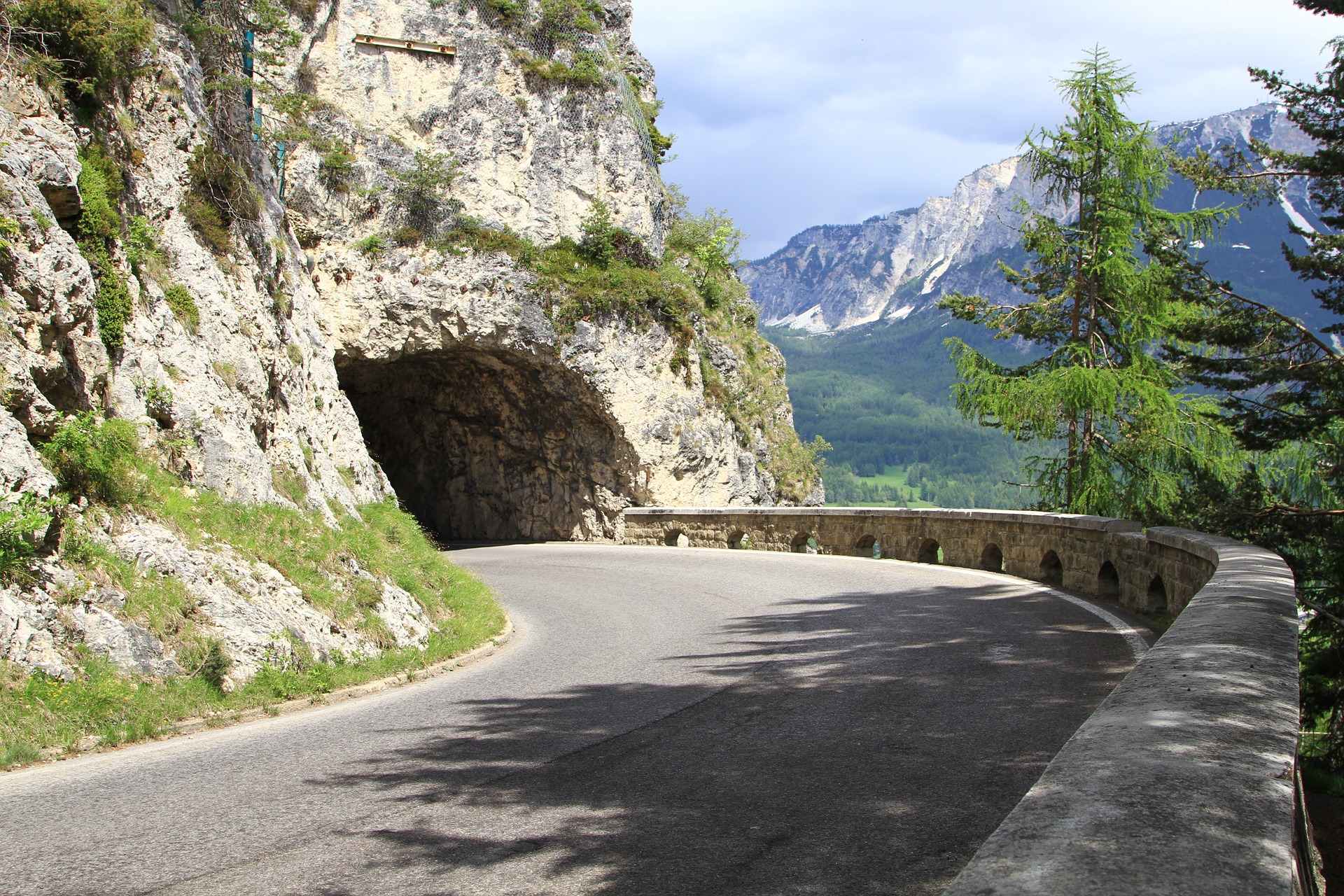 Някои от най-красивите пътища в Европа, които си заслужава да видите