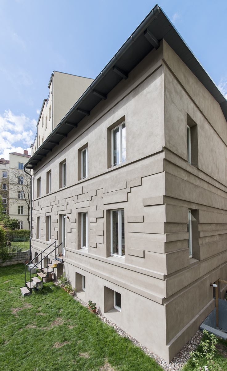 Модерен апартамент в историческа сграда в Берлин