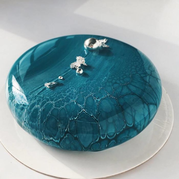 Върховни торти с огледална глазура