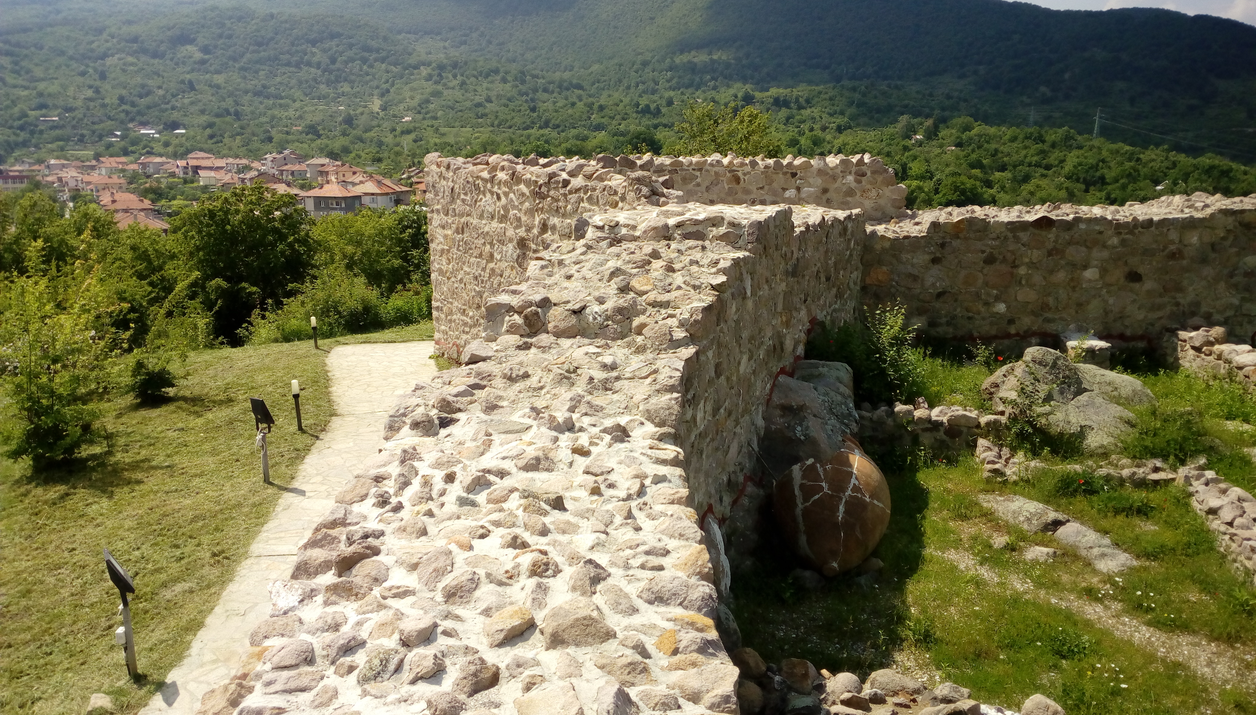 Крепостта Перистера - скритата перла на България