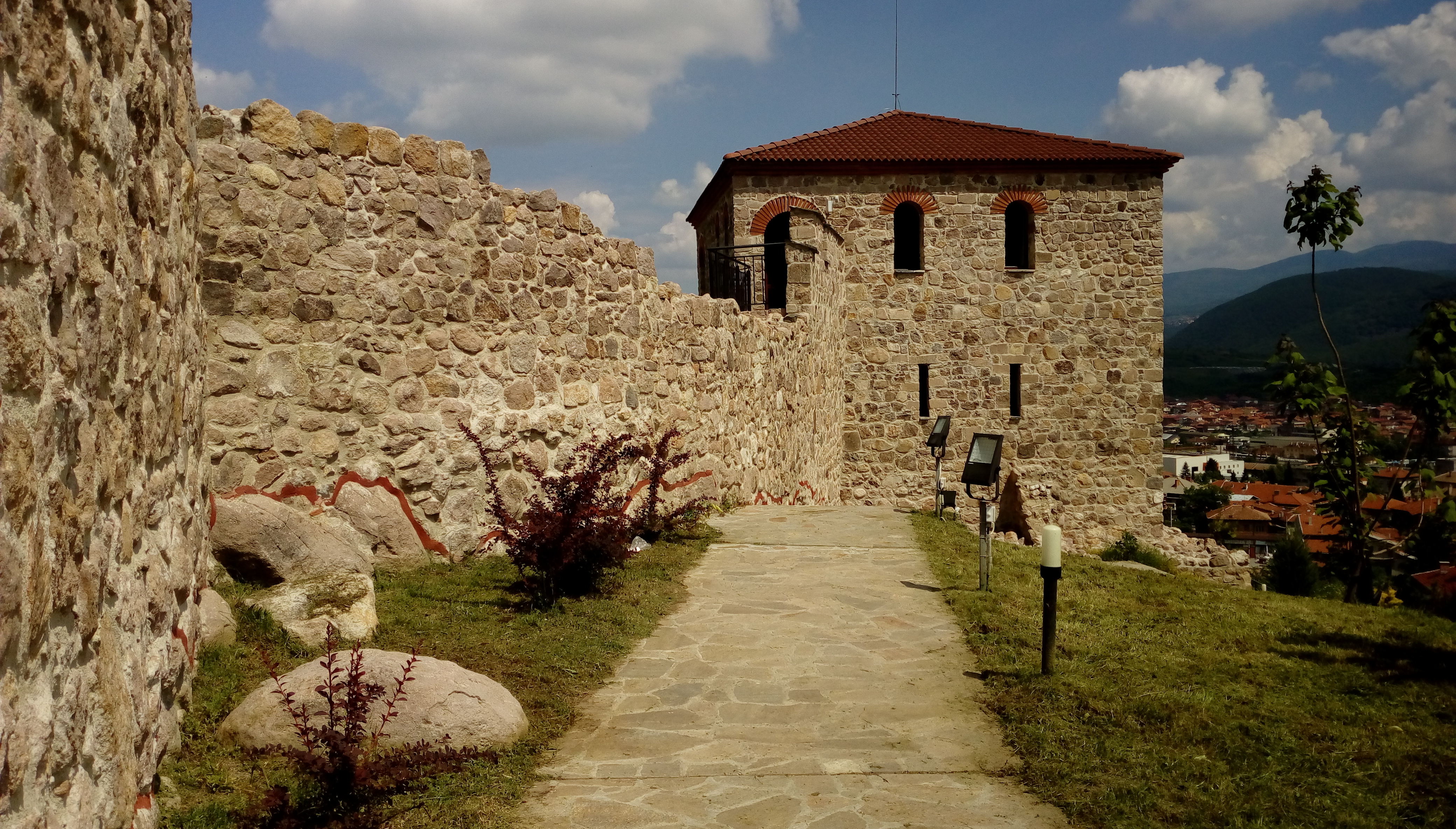 Крепостта Перистера - скритата перла на България