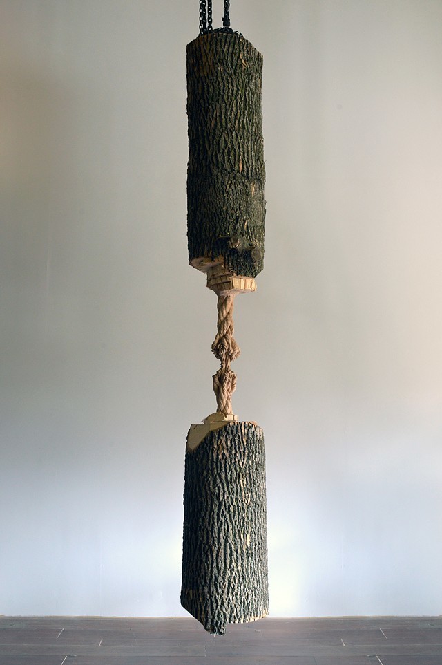 Уникална скулптура от издълбано дърво