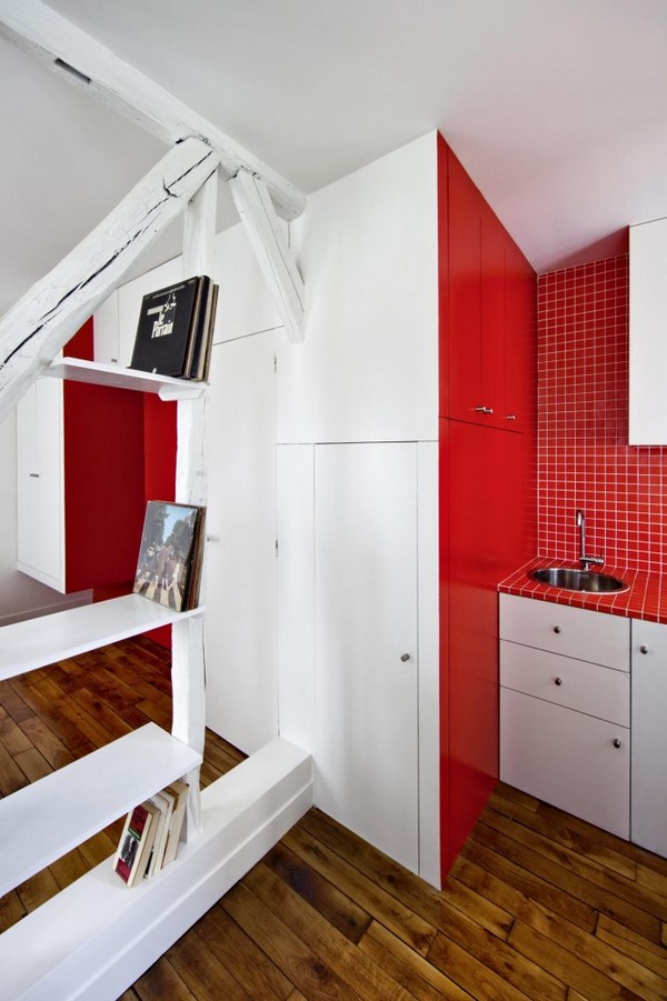 Чаровен малък апартамент в Париж с червено-бял интериор