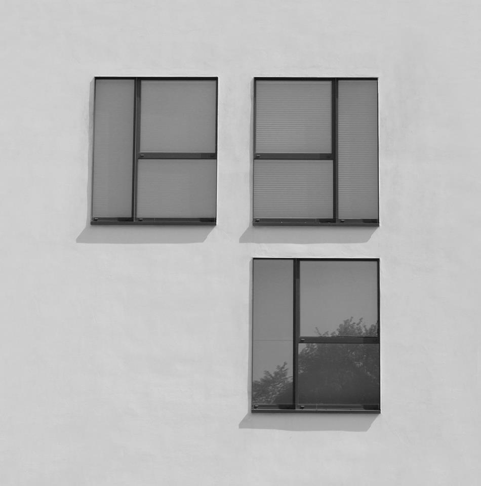 Малкото е повече - минималистична фотография в черно и бяло
