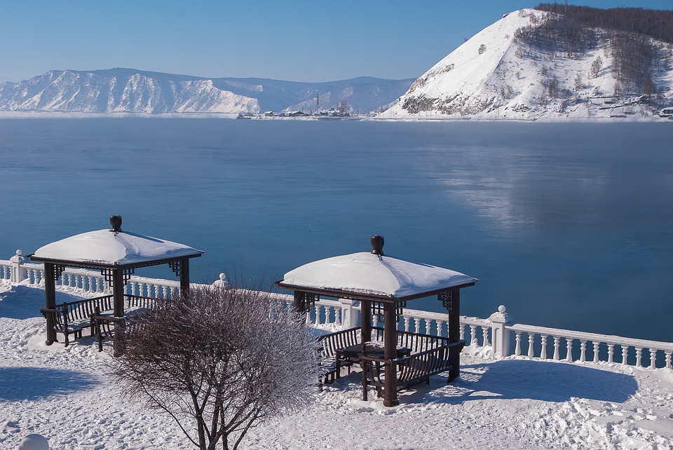 Вълнуваща разходка по замръзналото езеро Байкал