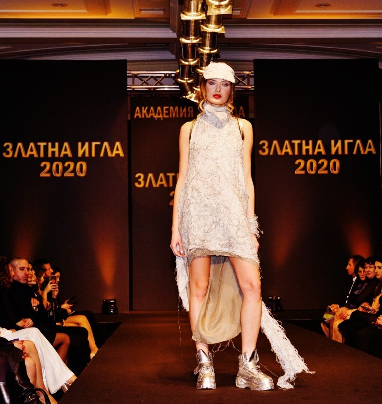 Теодора Спасова получи "Златна игла 2020" за модна иновация