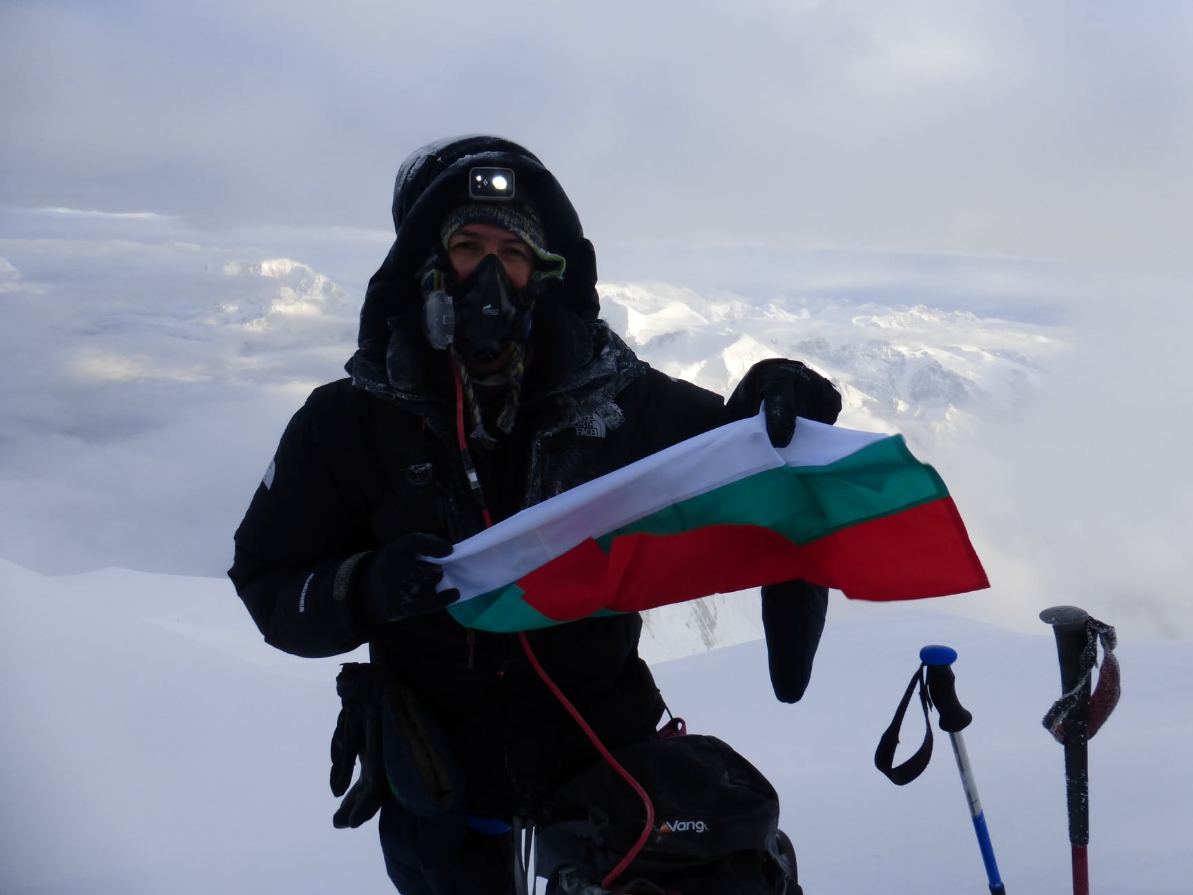 Историята на първото българско спускане със сноуборд от осемхилядник