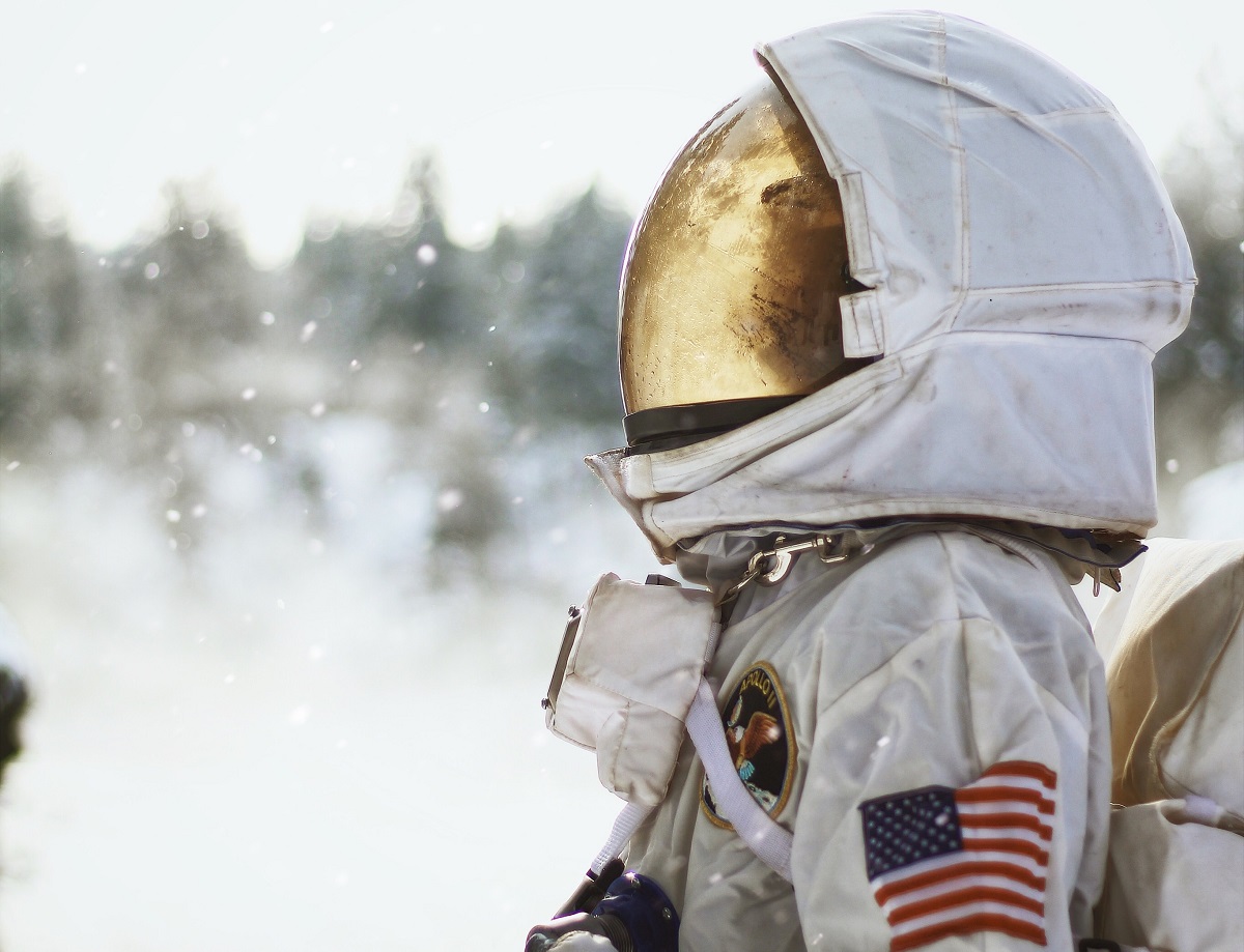 Prada ще проектира костюми на NASA за следващата мисия до Луната