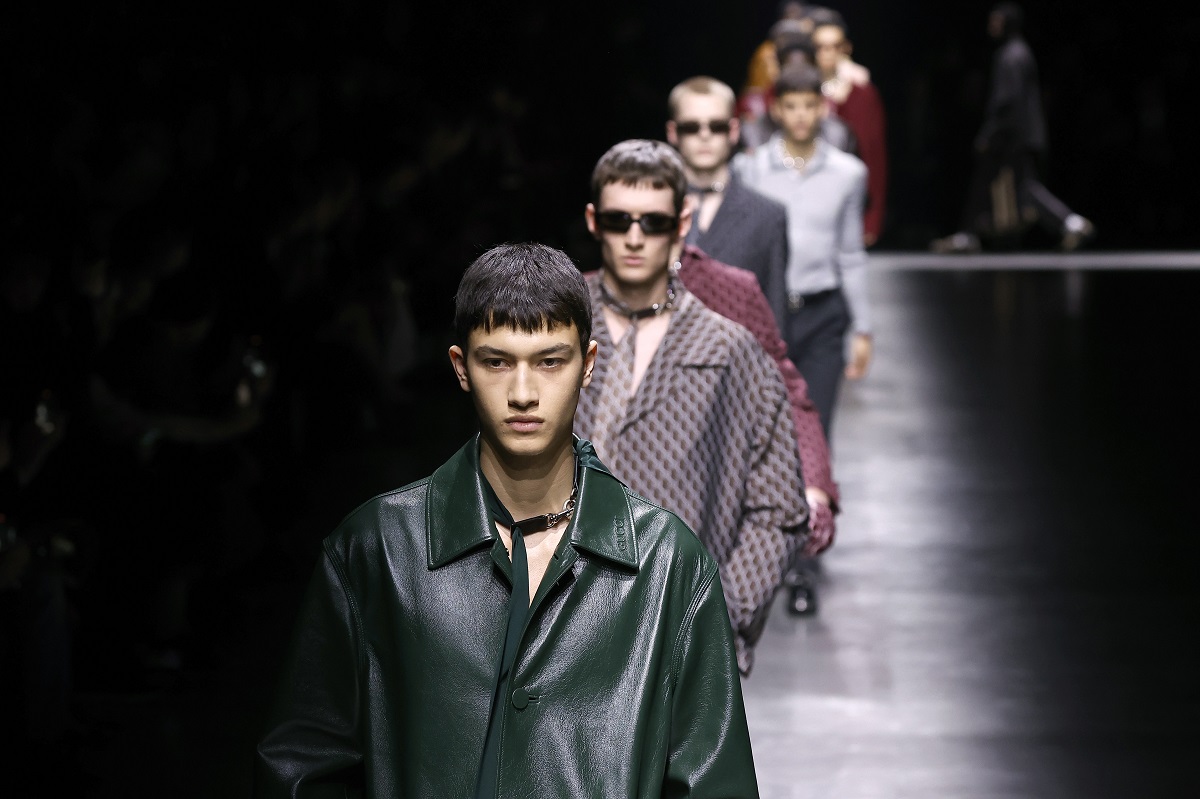 Gucci откри Седмицата на модата в Милано с елегантните мъжки визии на De Sarno