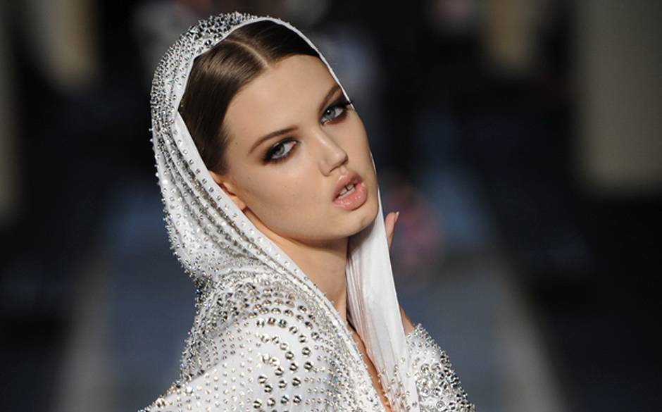 Съвременна богиня от Atelier Versace