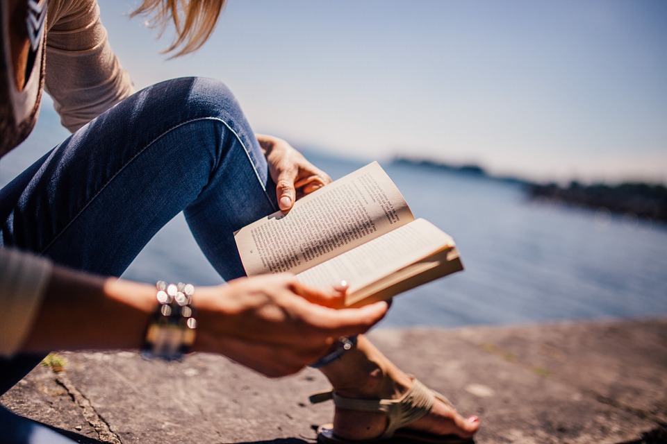 Защо е най-добре да се влюбите в четящ човек