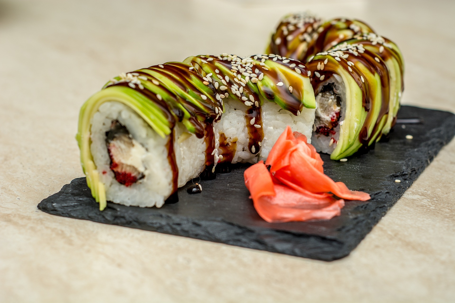 Урок по етикет: Как се яде суши?