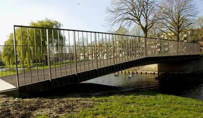 Ротердам строи мостове от пластмаса