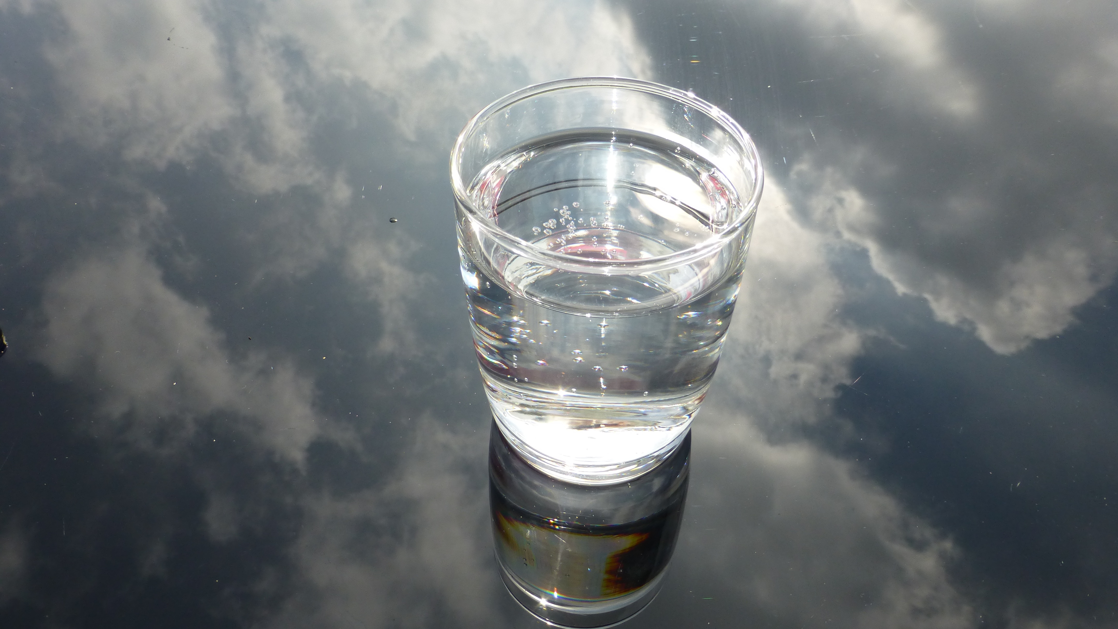 4 момента от деня, в които задължително трябва да пием вода