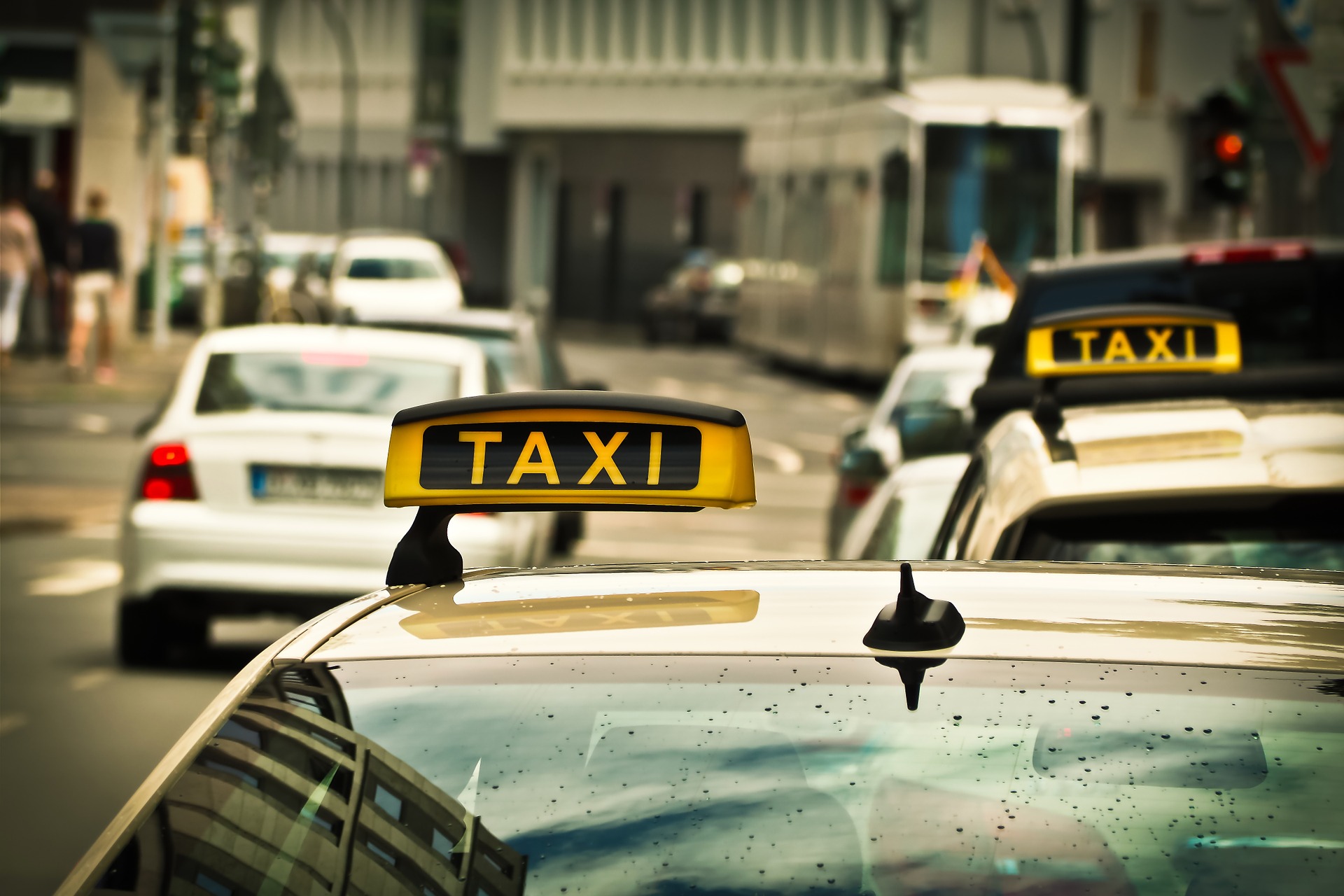 Сътрудници на мобилен оператор се качили в такси и попитали за цената