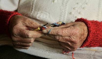 "Баба праща поздрави и се извинява" или съвместният живот с една баба