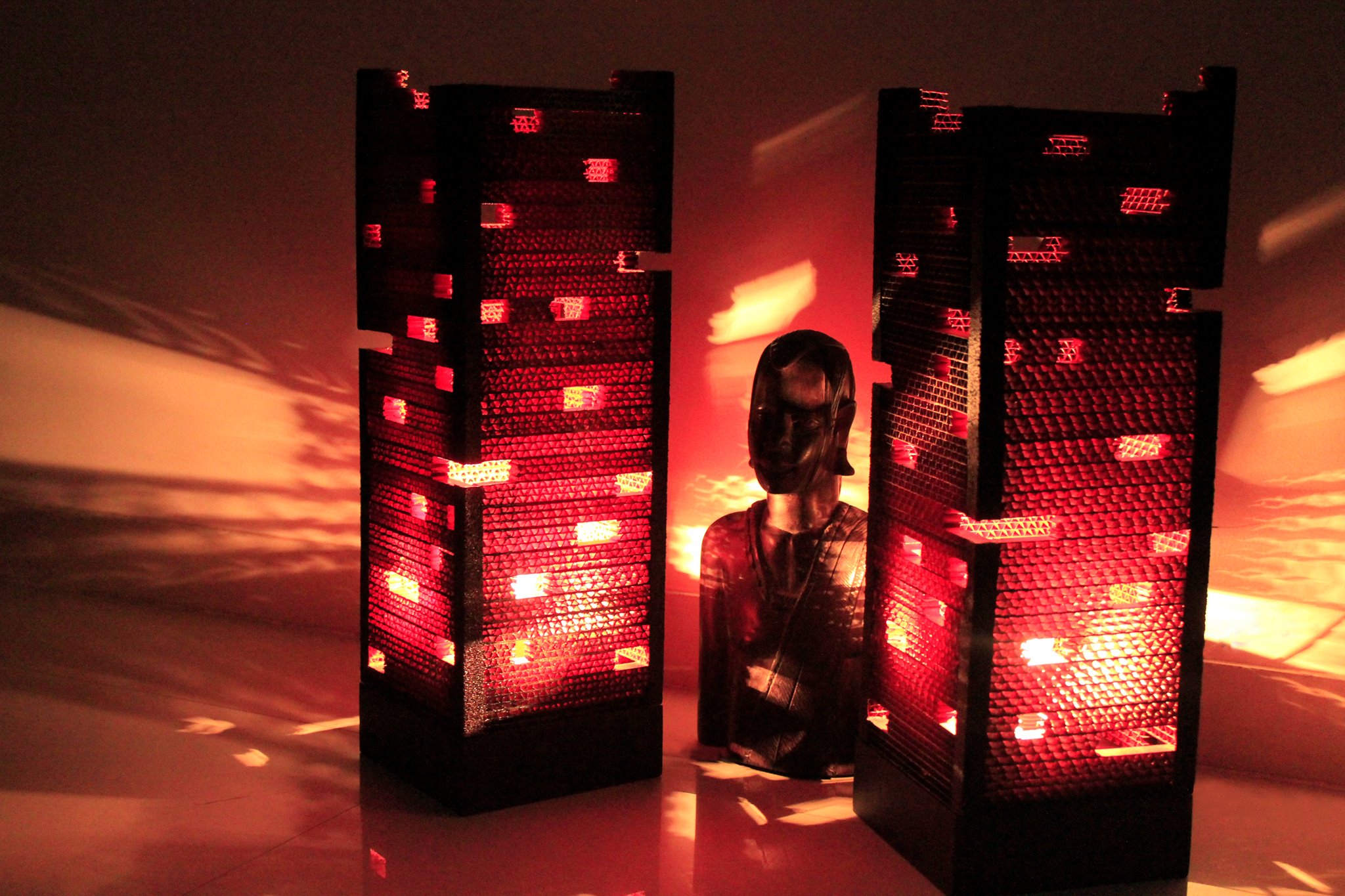 Уникални картонени лампи със съвременен дизайн
