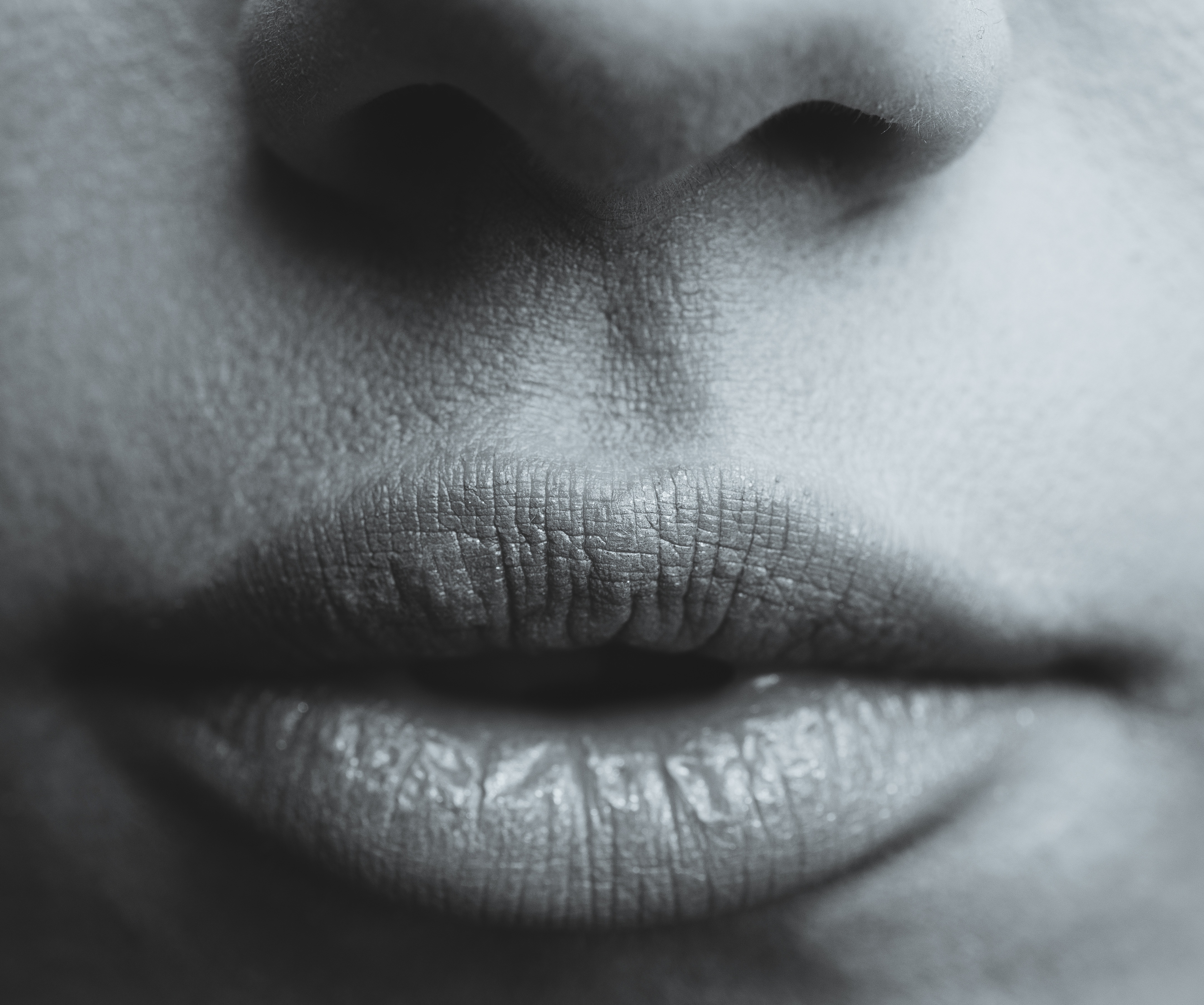 Какво е значението на трапчинката между горната устна и носа