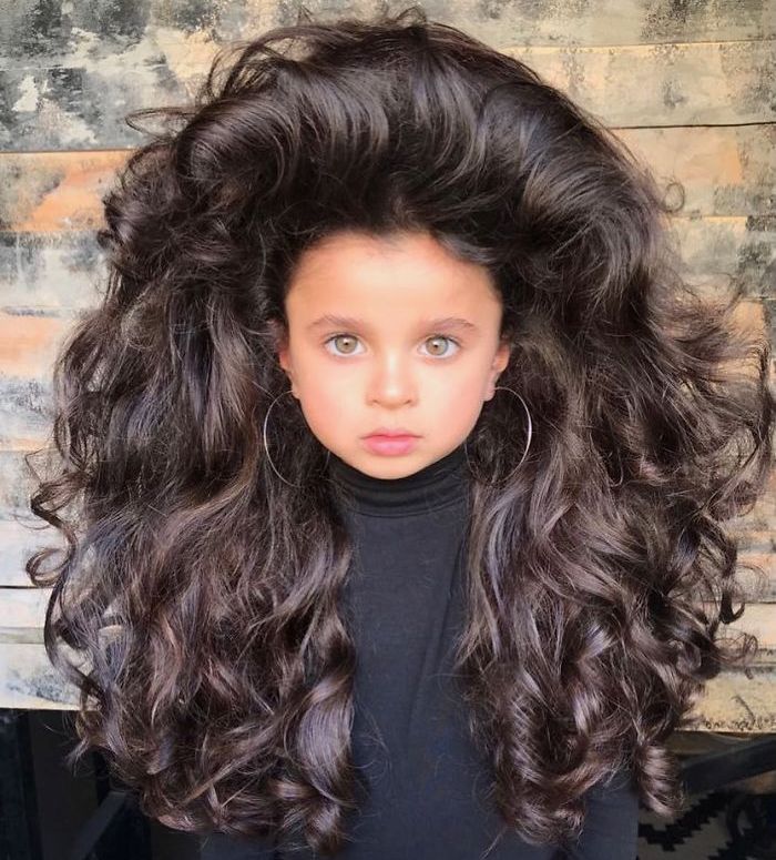 5-годишно момиче с изумителна коса