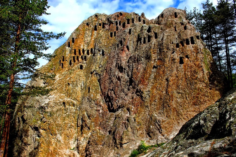 Орловите скали - едно от скалните светилища на Богинята-Майка