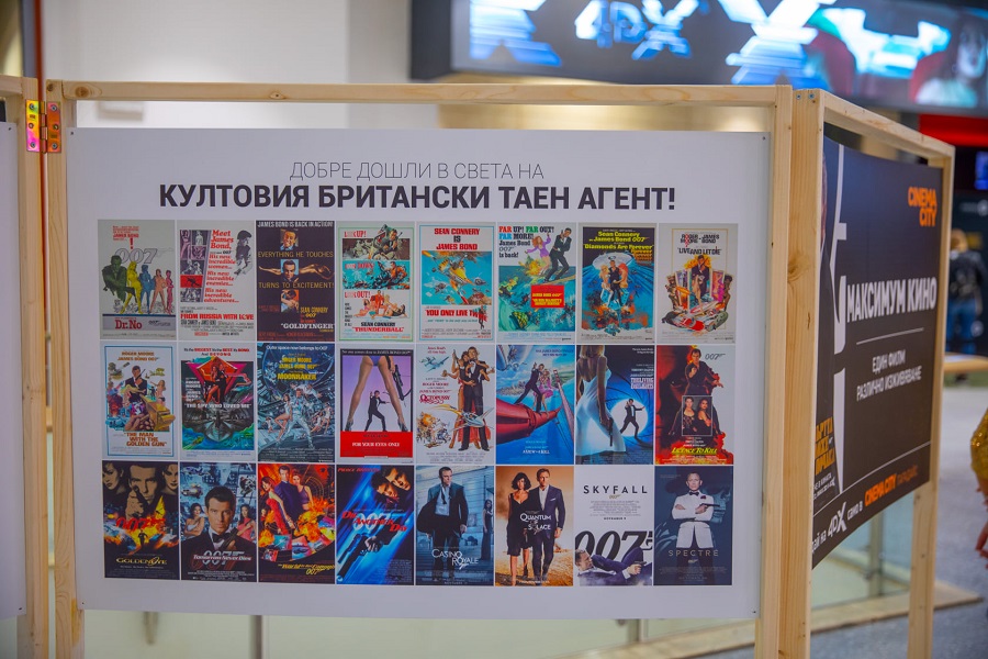 Оригиналните постери на всички 25 филма от поредицата „Джеймс Бонд“ в изложба в София