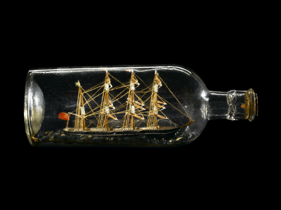 Тайнствен кораб в бутилка 
