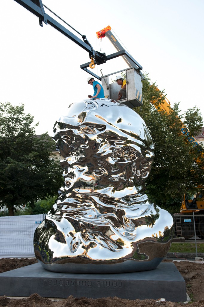 Мащабната скулптура на Луи Шевроле