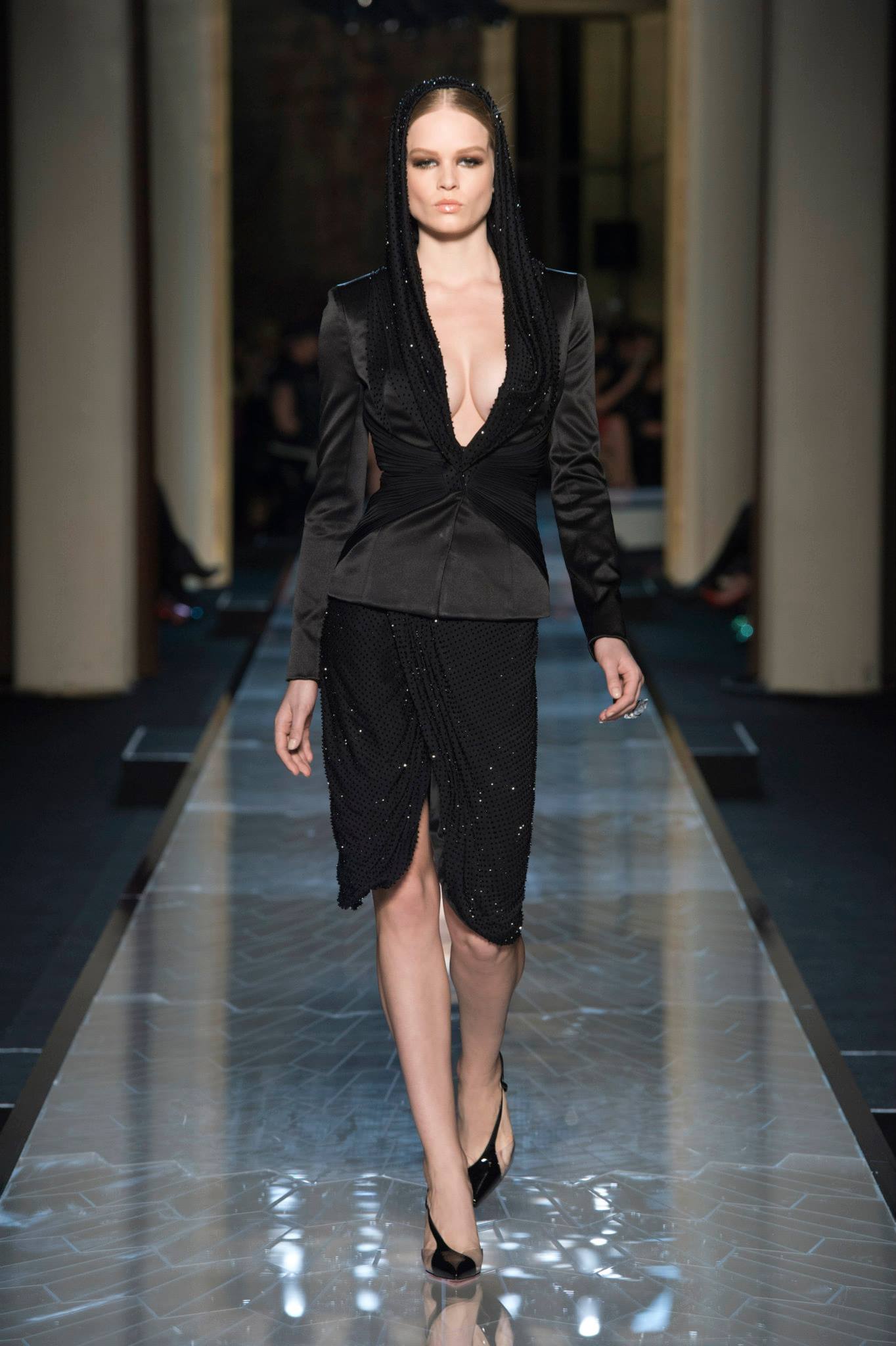 Съвременна богиня от Atelier Versace