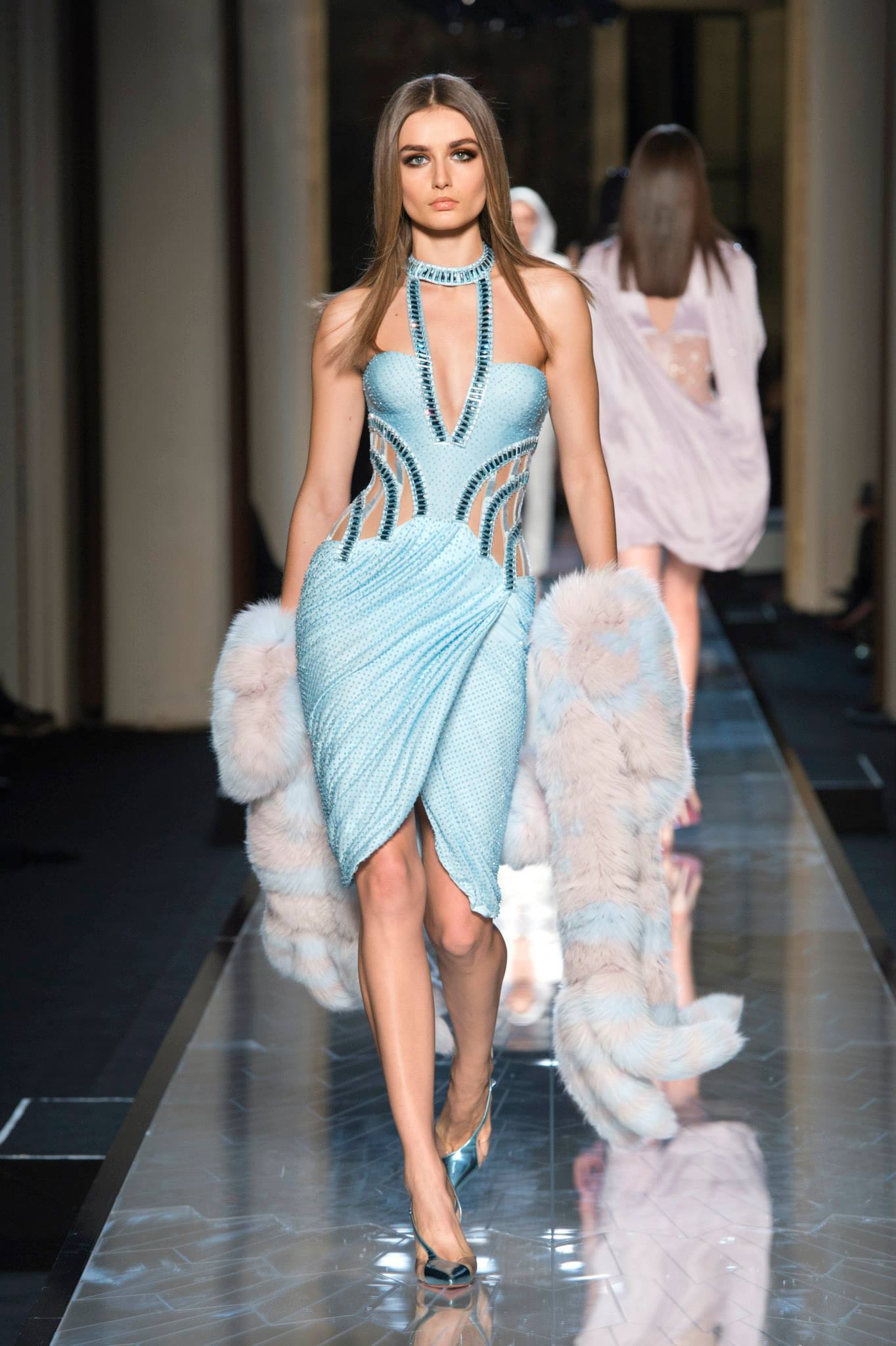 Съвременна богиня от Atelier Versace