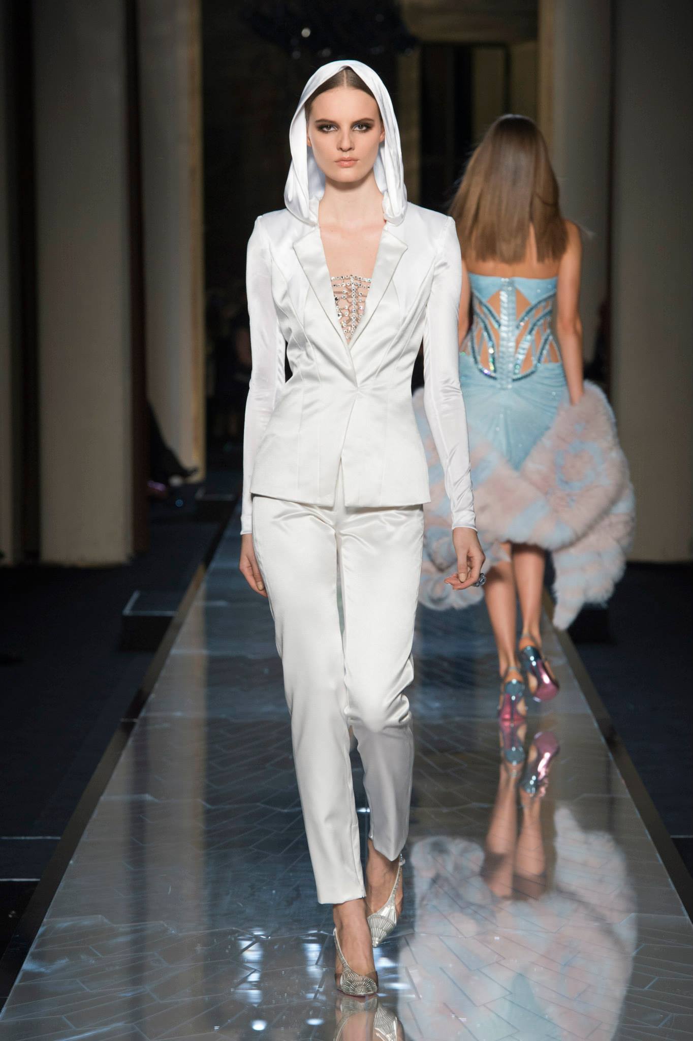 Съвременна богиня от Atelier Versace