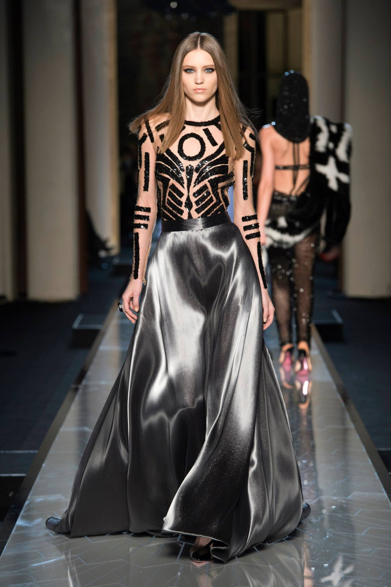 Съвременна богиня от Atelier Versace 