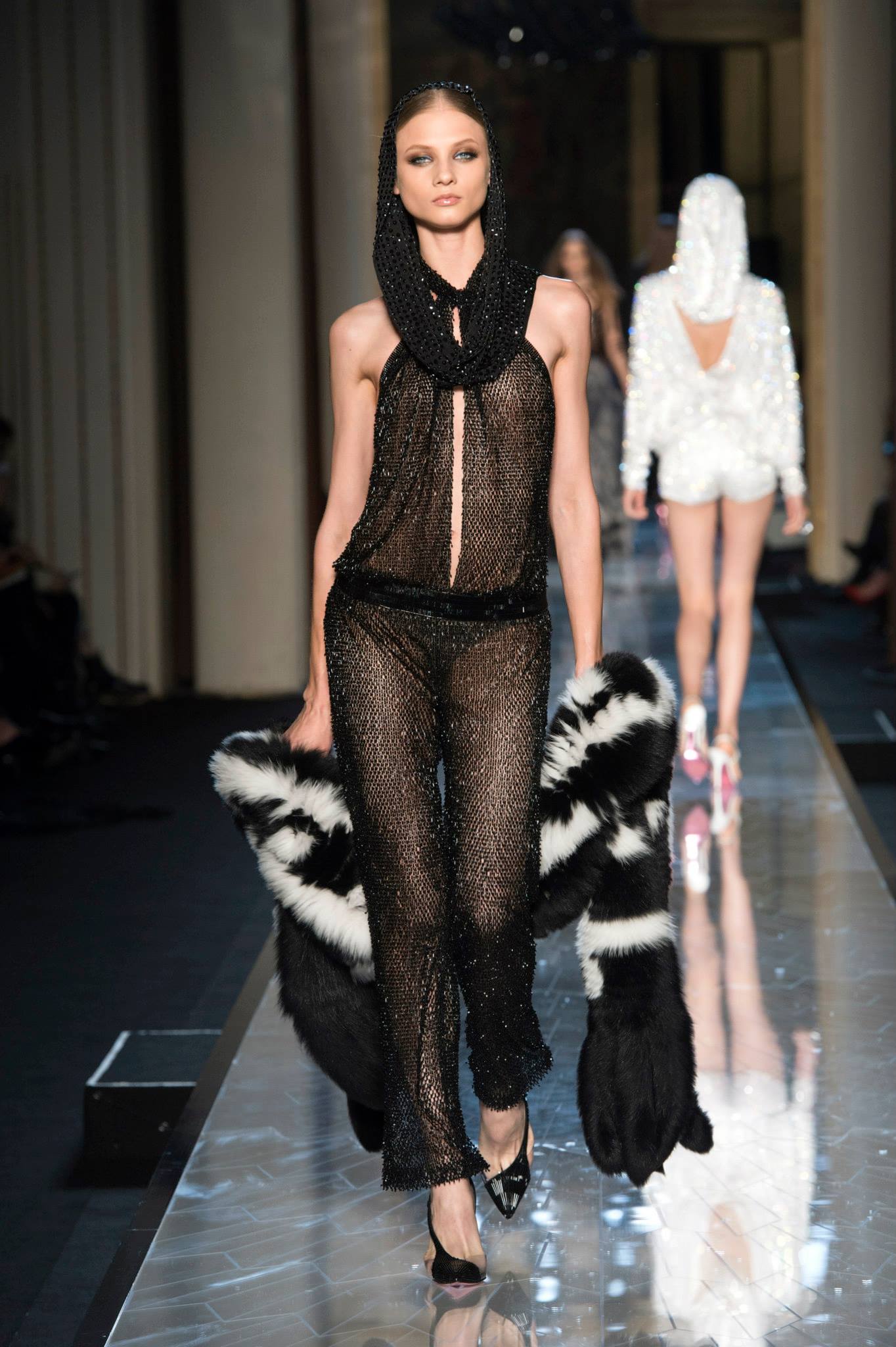 Съвременна богиня от Atelier Versace