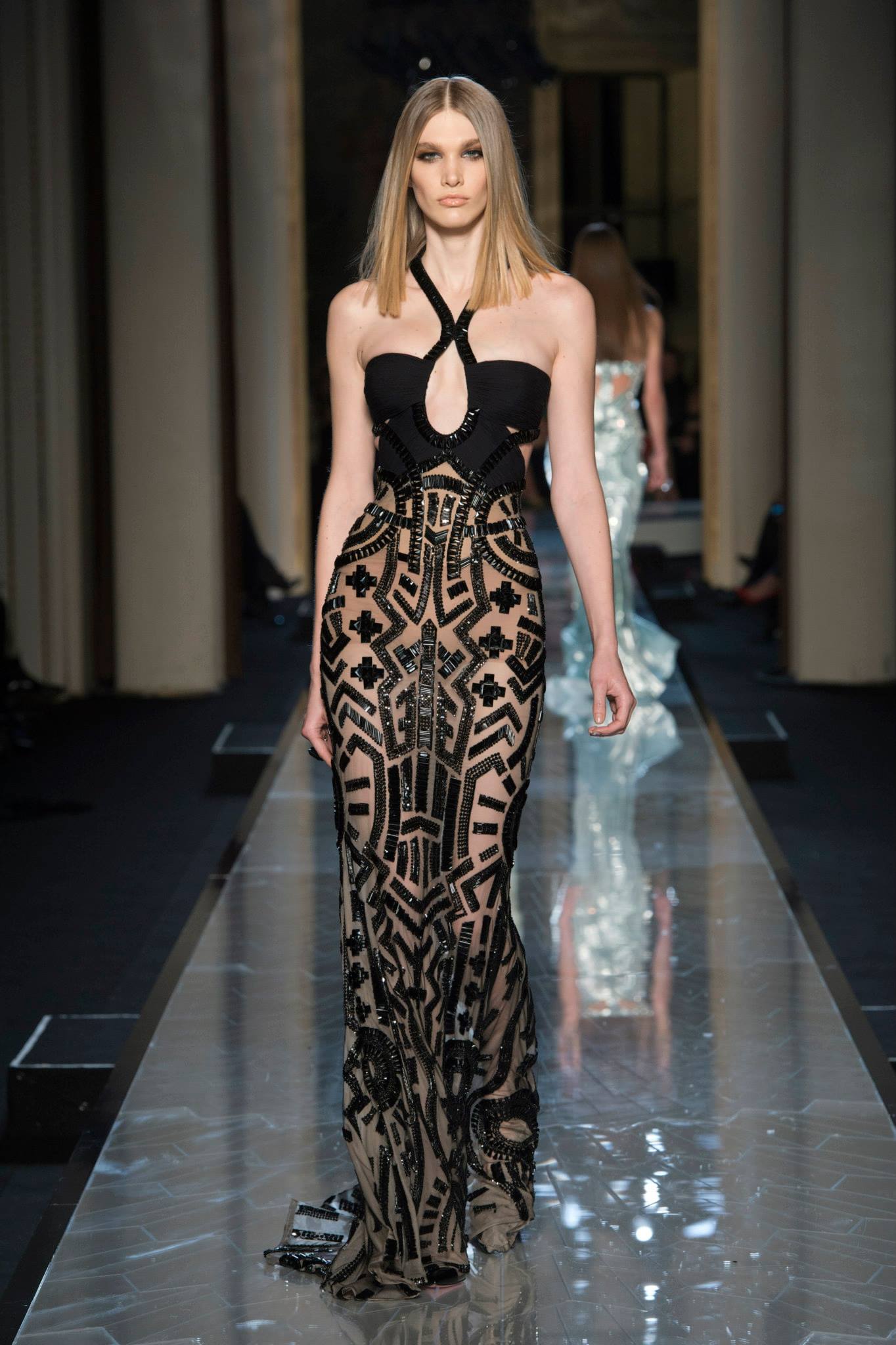 Съвременна богиня от Atelier Versace