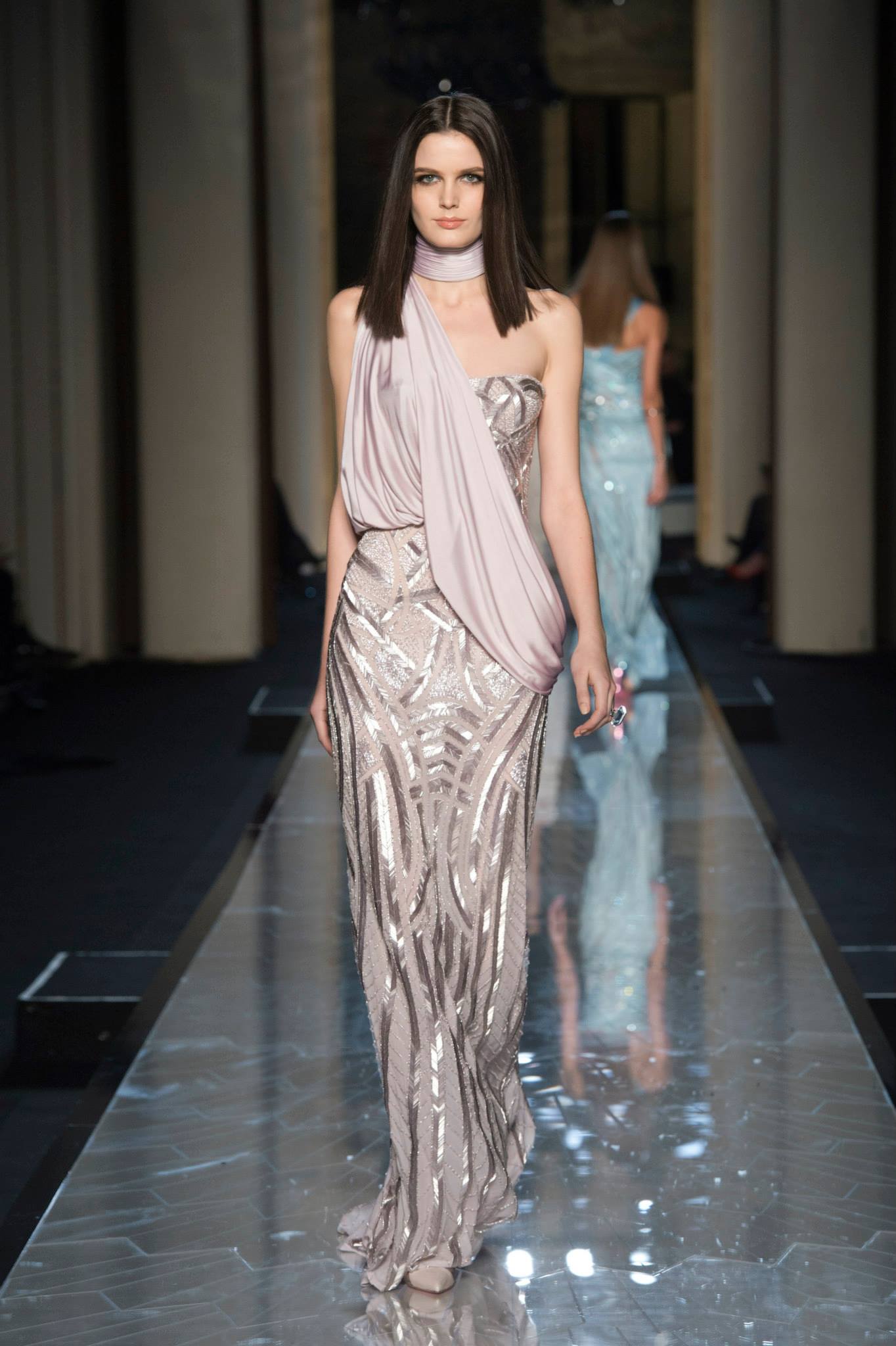 Съвременна богиня от Atelier Versace