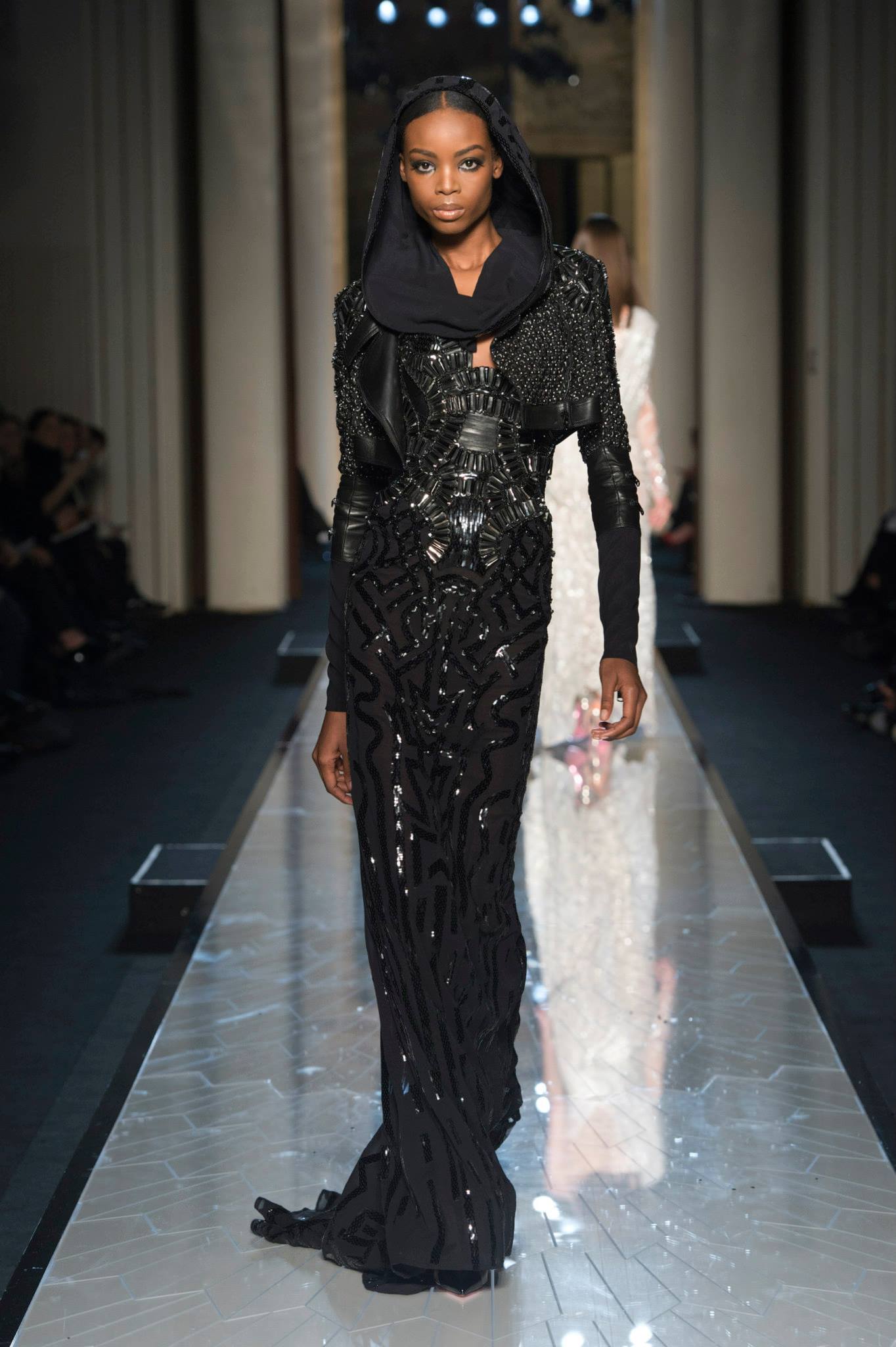 Съвременна богиня от Atelier Versace