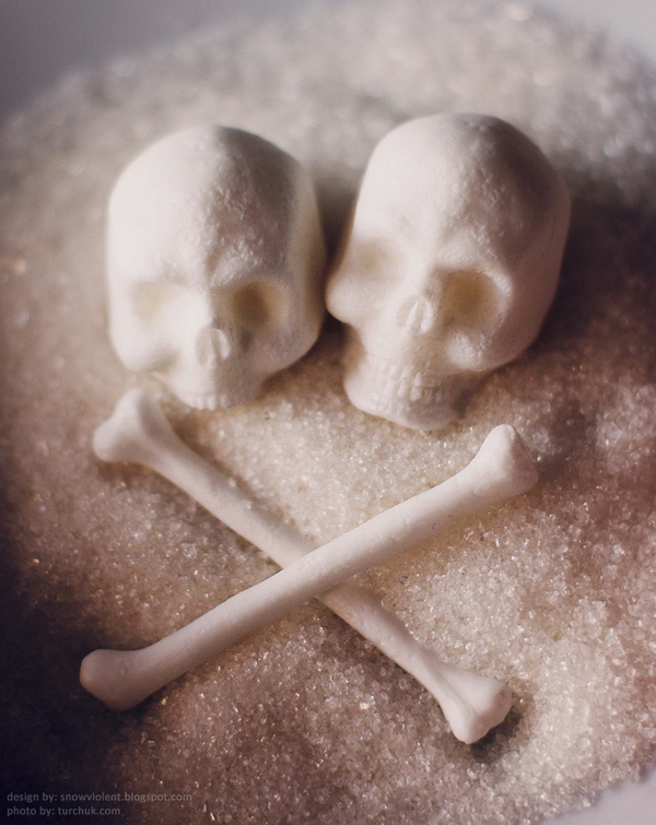 Кубчета захар във формата на черепи