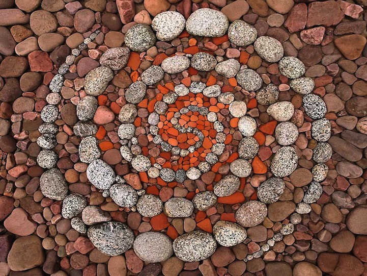 Зашеметяващи произведения от камъни и листа