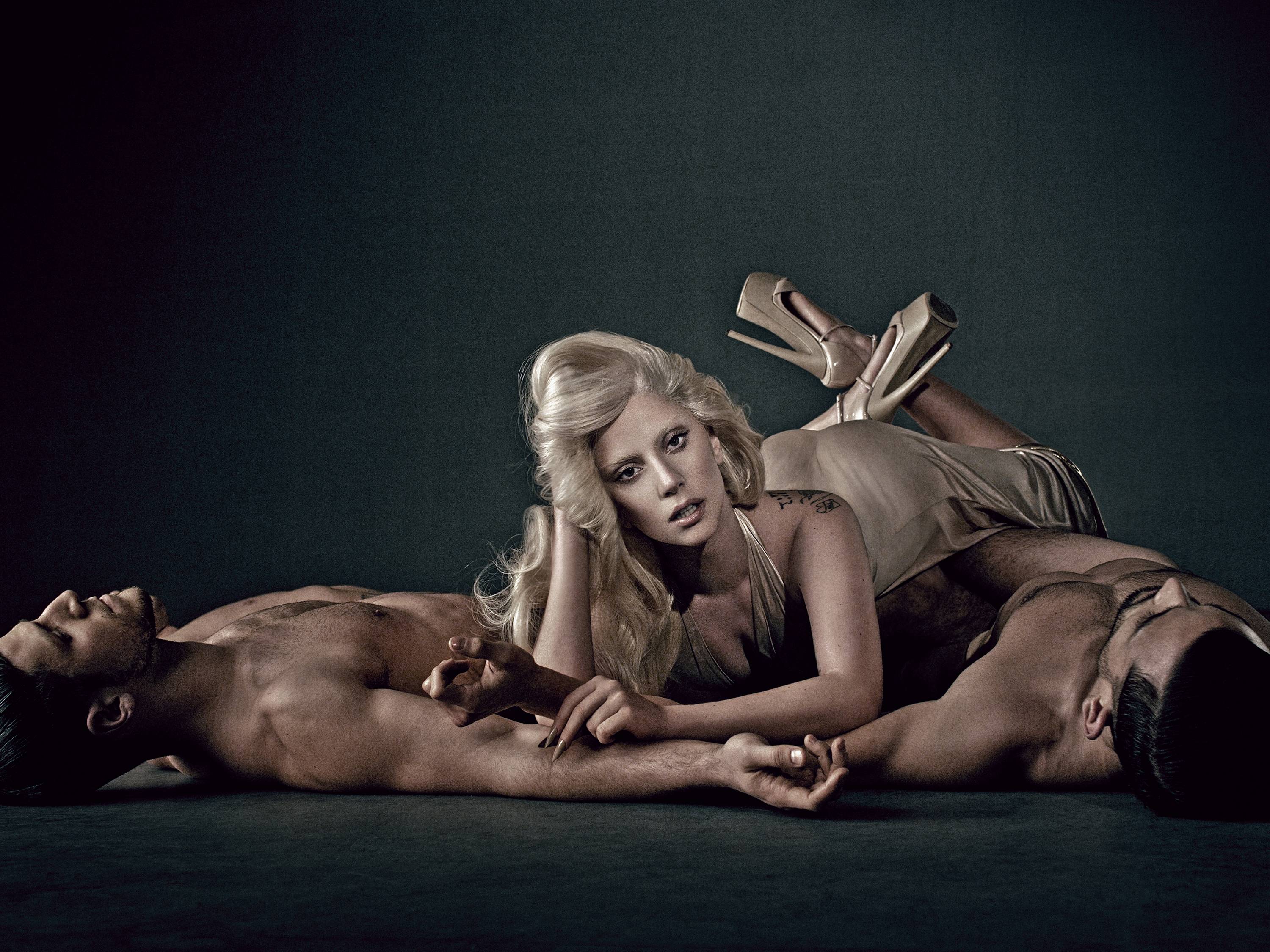 Супер секси кадри на Лейди Гага за кампанията на новия й аромат