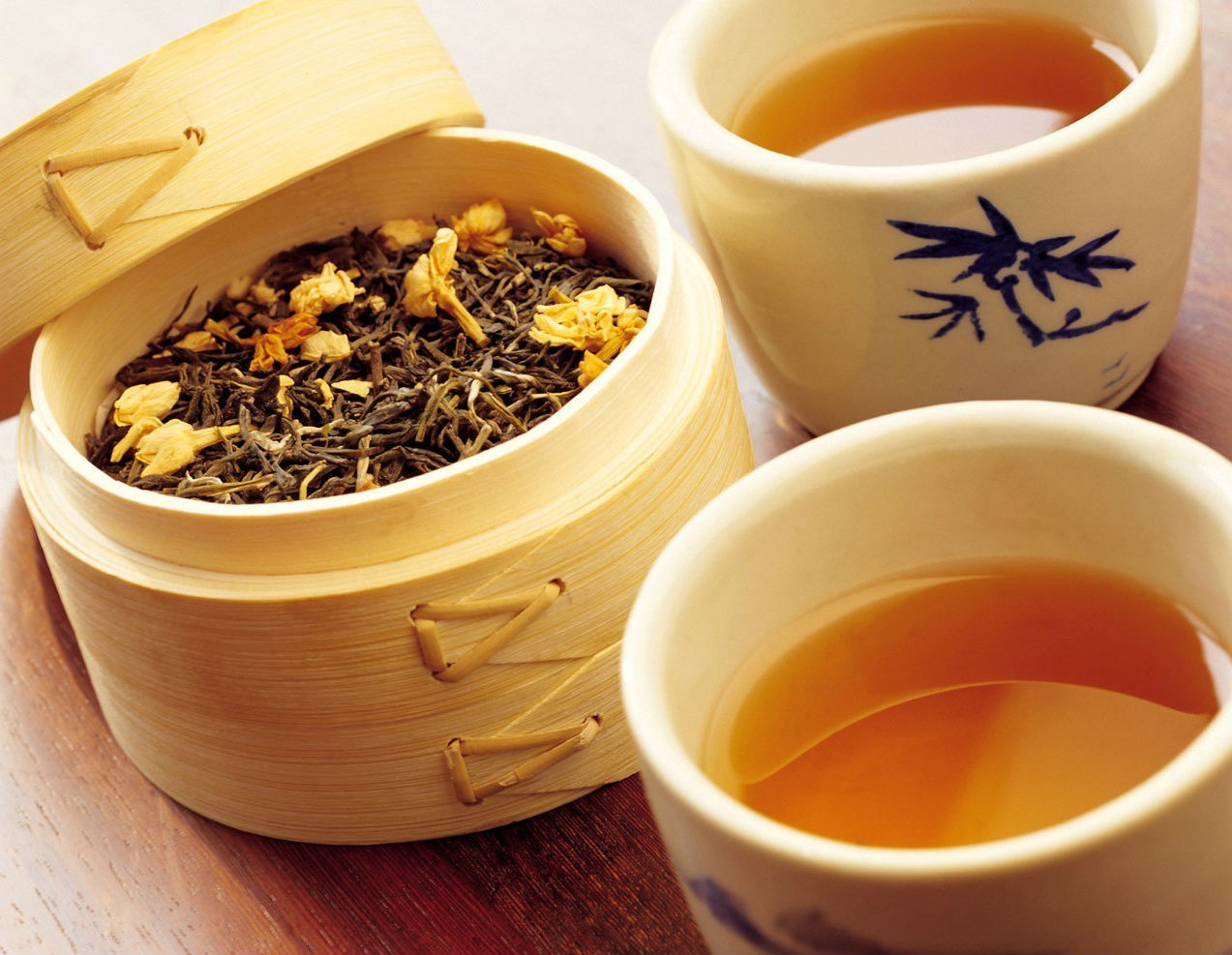 Полезни факти за екзотичните чайове ройбос, каркаде и мате