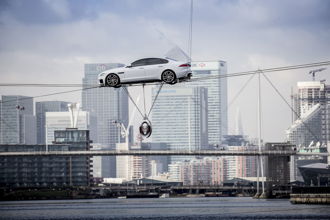 Ефектно представяне на новия Jaguar XF (видео)
