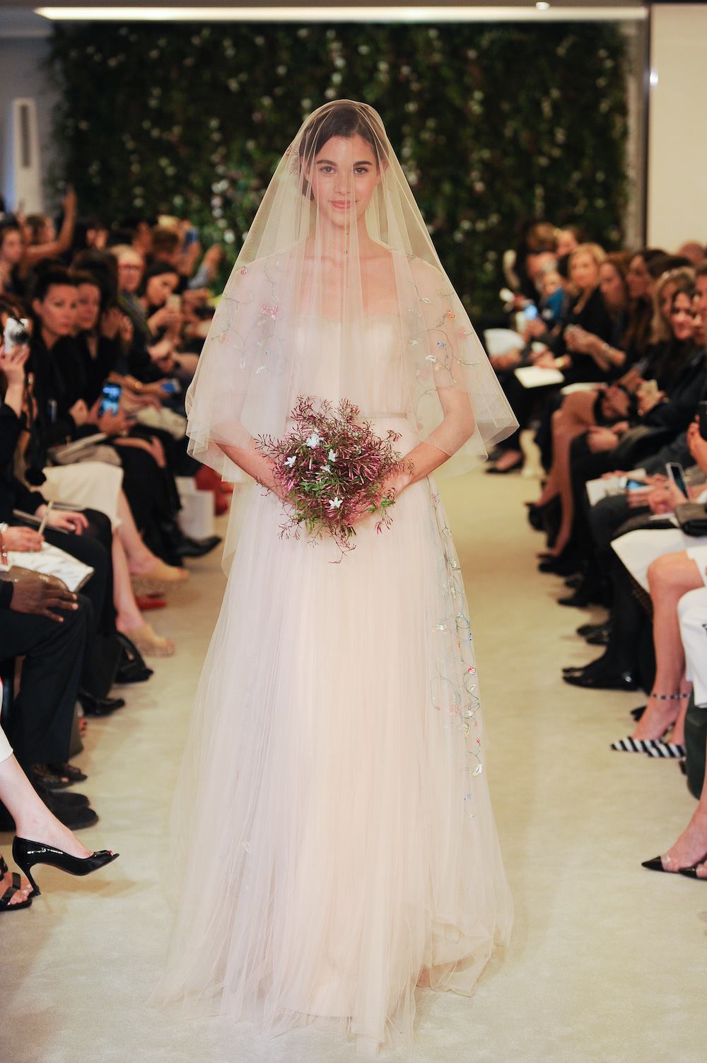Вълшебните жасминови булки на Carolina Herrera