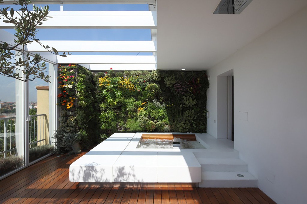 Апартамент с джакузи и вертикална градина