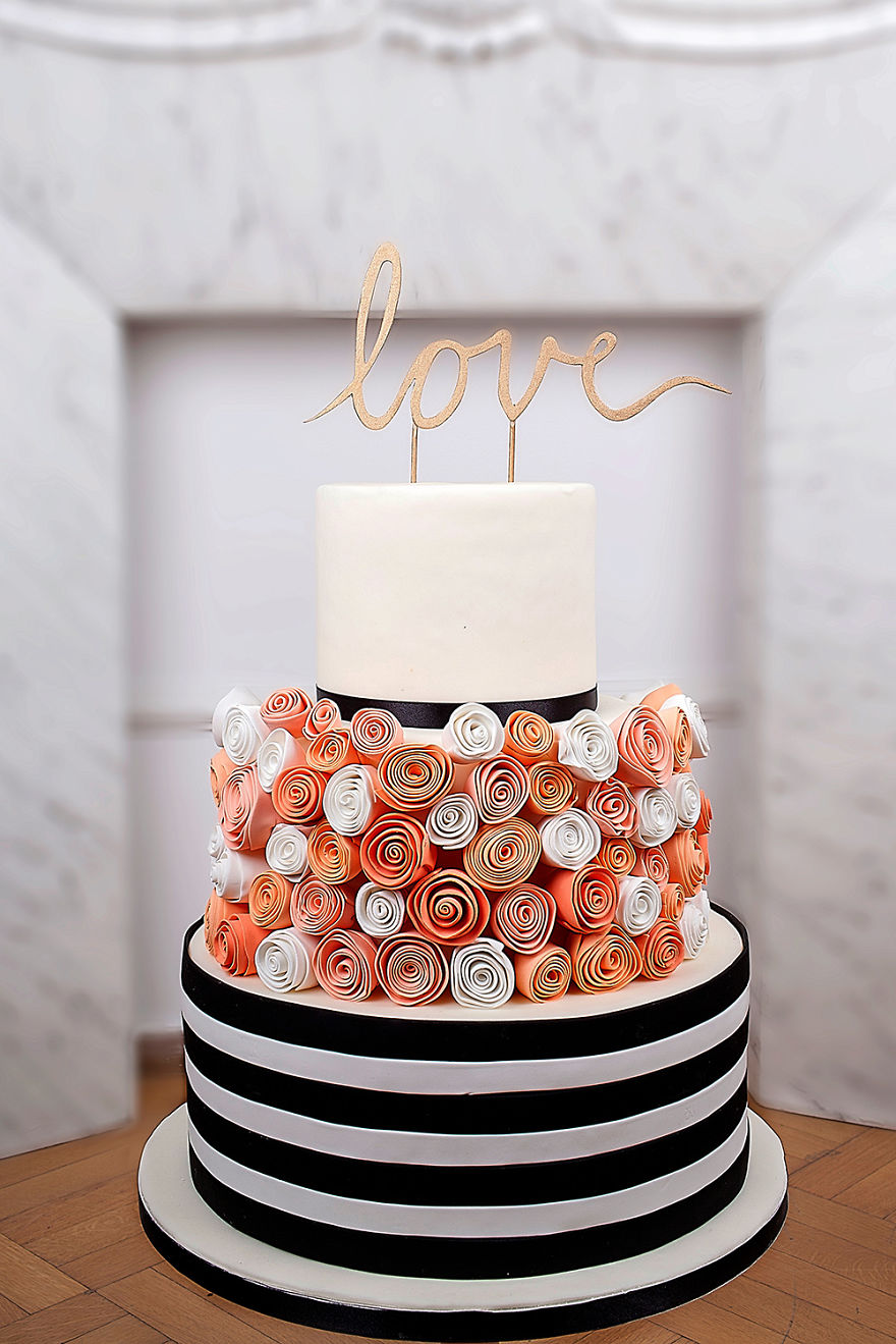 Сватбени торти, вдъхновени от висшата мода