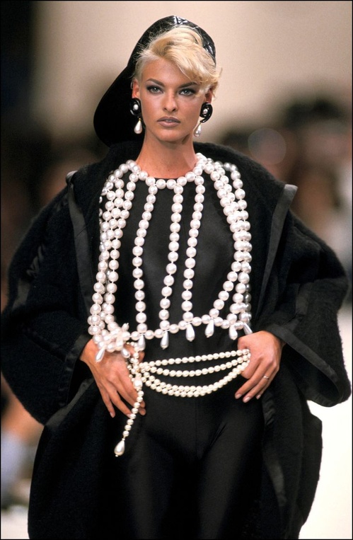 Най-легендарните винтидж визии на Chanel