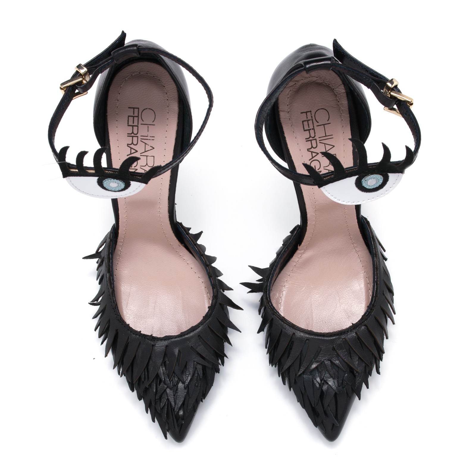 Флиртуващите обувки на Киара Ферани
