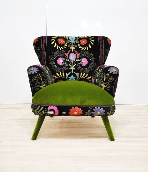 Уникални цветни столове 